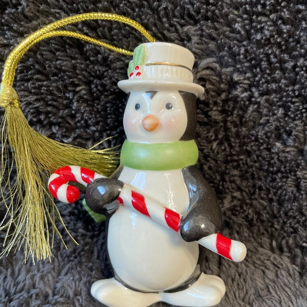VINTAGE LENOX PORCELAIN PENGUIN W/ CANDY CANE ORNAMENT
